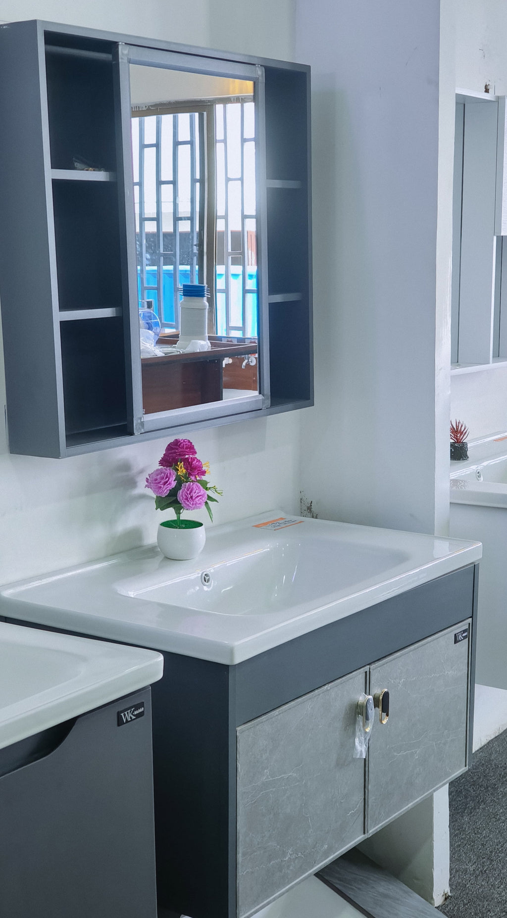 Hand Wash Cabinet Basin. Sliding Mirror. (Medium size)