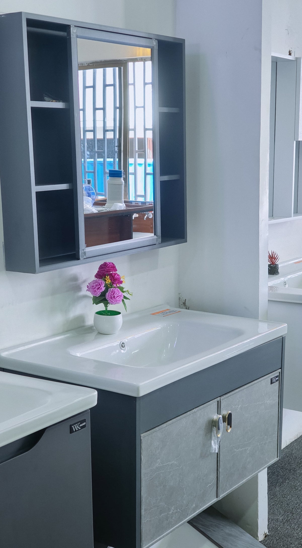 Hand Wash Cabinet Basin. Sliding Mirror. (Medium size)